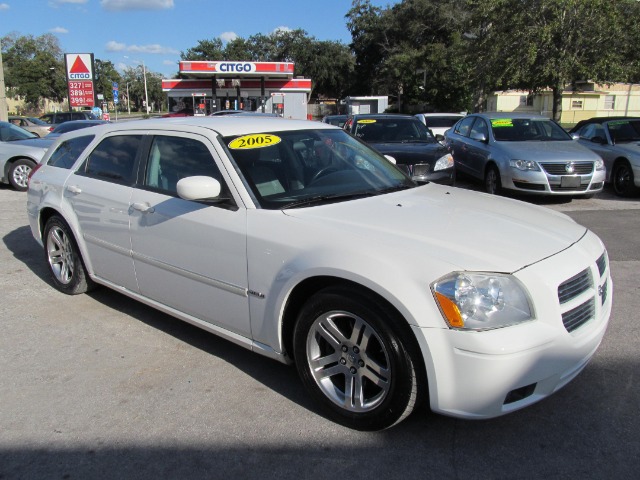 2006 Dodge Magnum Deluxe Convertible