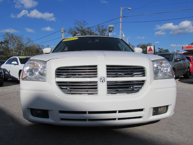 2006 Dodge Magnum Deluxe Convertible