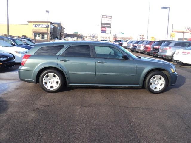 2006 Dodge Magnum SE