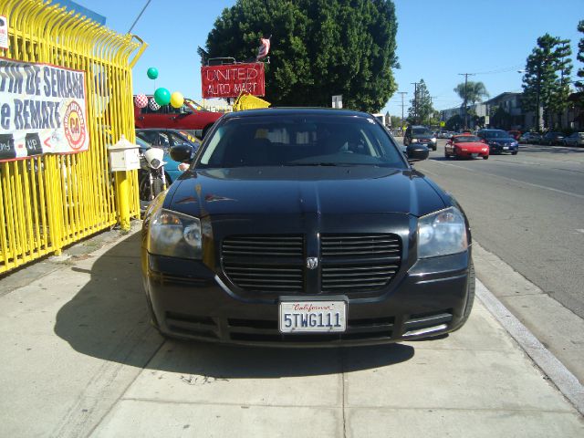 2006 Dodge Magnum SE