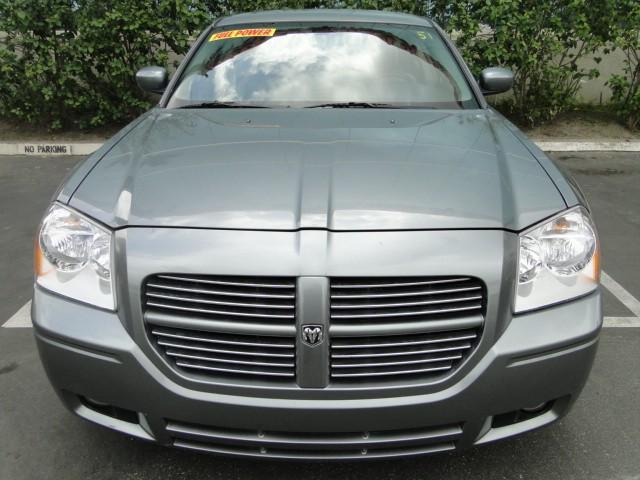 2006 Dodge Magnum SLT 25