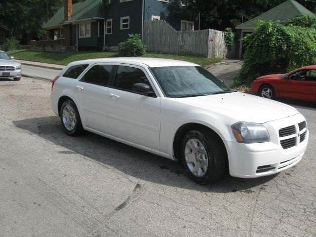 2006 Dodge Magnum SE