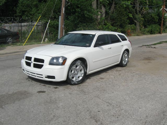 2006 Dodge Magnum SE