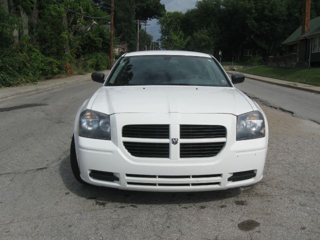 2006 Dodge Magnum SE