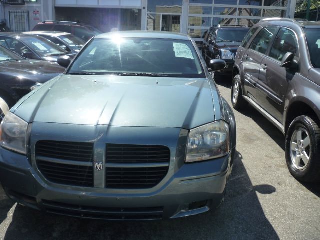 2006 Dodge Magnum SE