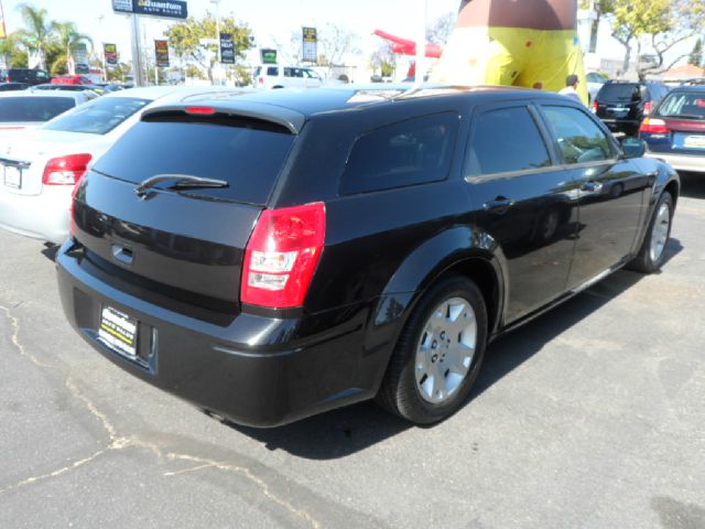 2007 Dodge Magnum SE