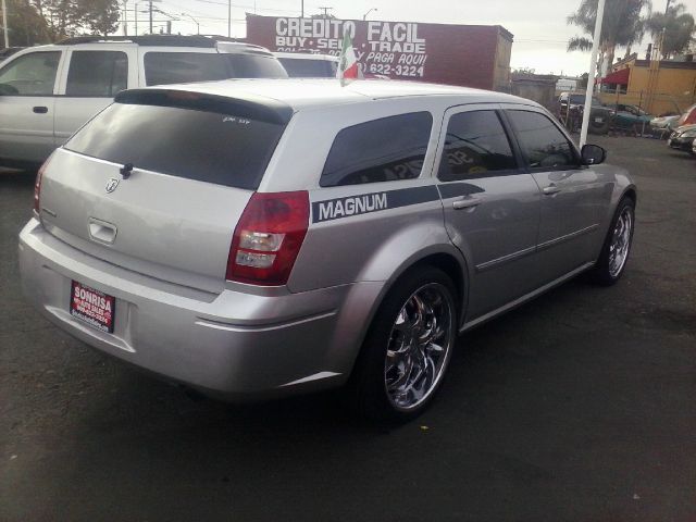 2007 Dodge Magnum SE