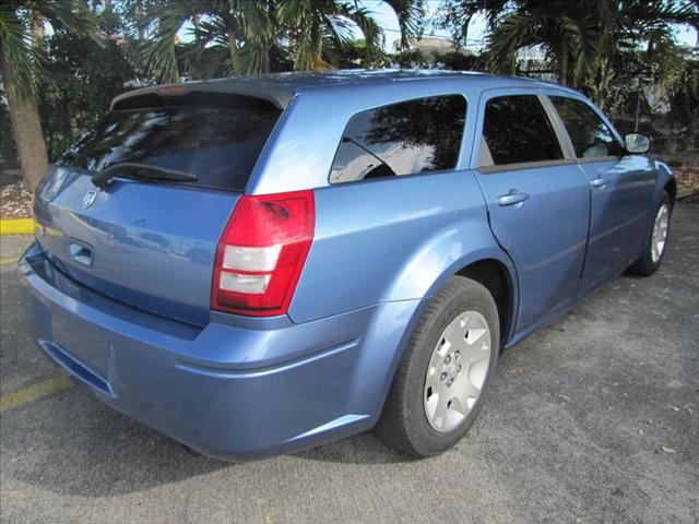 2007 Dodge Magnum 1500 135 WB Base