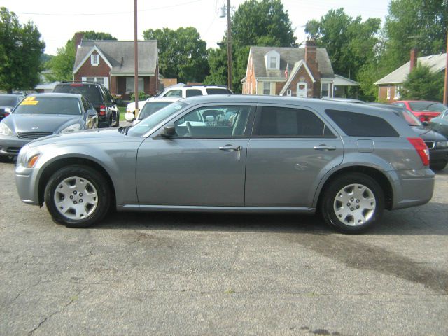 2007 Dodge Magnum SE