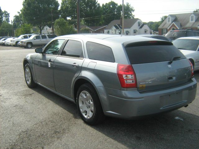 2007 Dodge Magnum SE