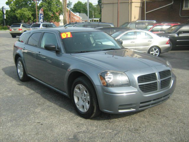 2007 Dodge Magnum SE