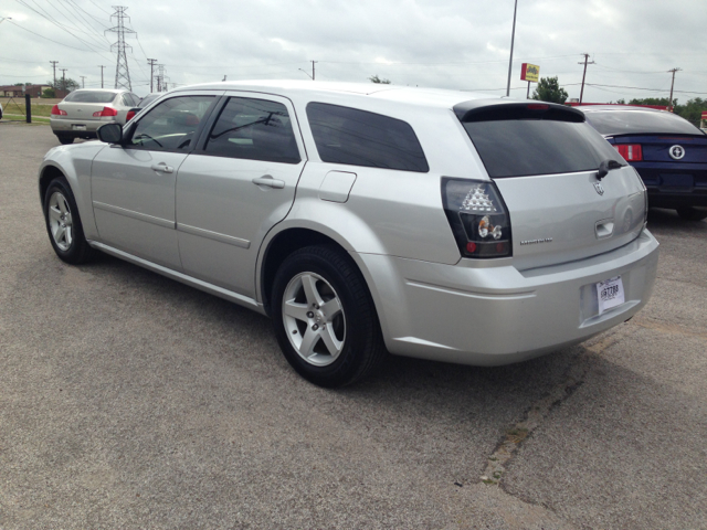 2007 Dodge Magnum SE