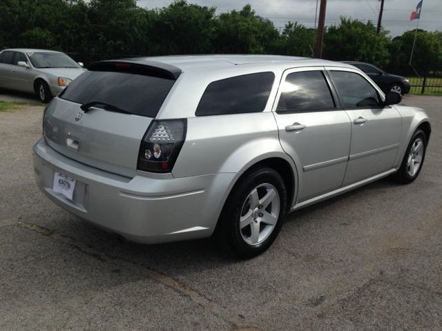 2007 Dodge Magnum SE