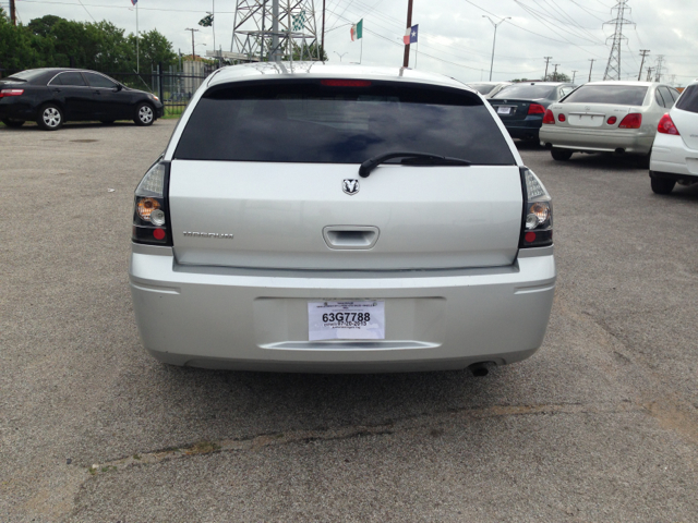 2007 Dodge Magnum SE