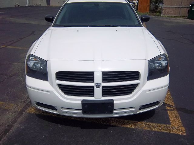 2007 Dodge Magnum SE