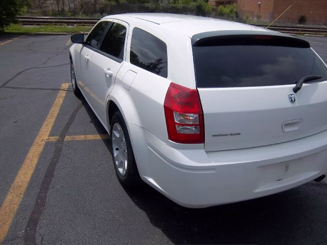 2007 Dodge Magnum SE