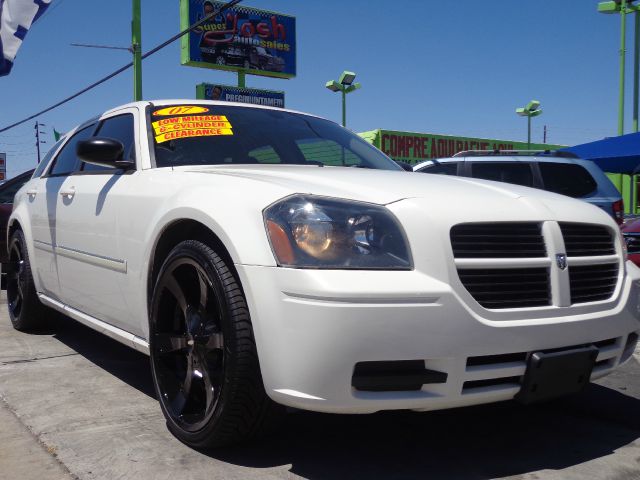 2007 Dodge Magnum SE