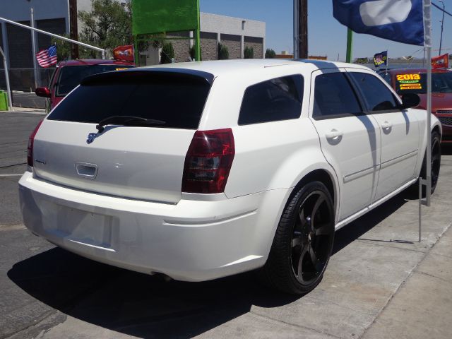 2007 Dodge Magnum SE