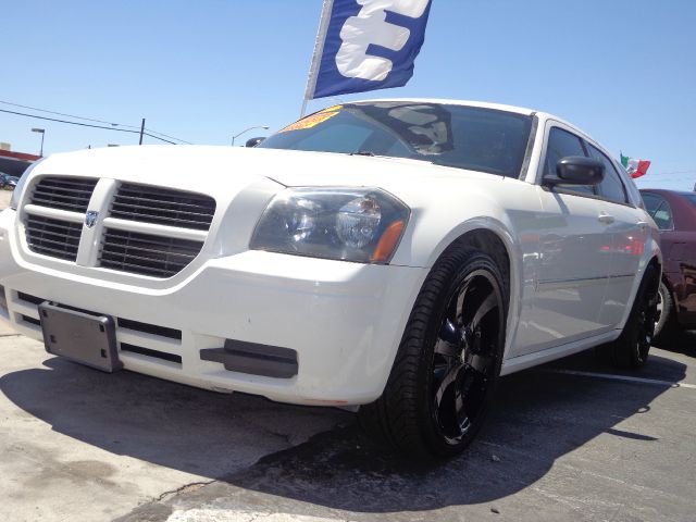 2007 Dodge Magnum SE