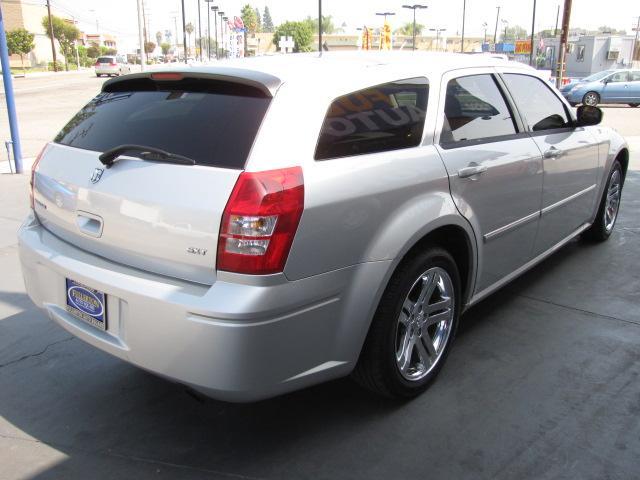 2007 Dodge Magnum Awd,roof,luxury