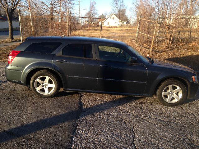 2008 Dodge Magnum S