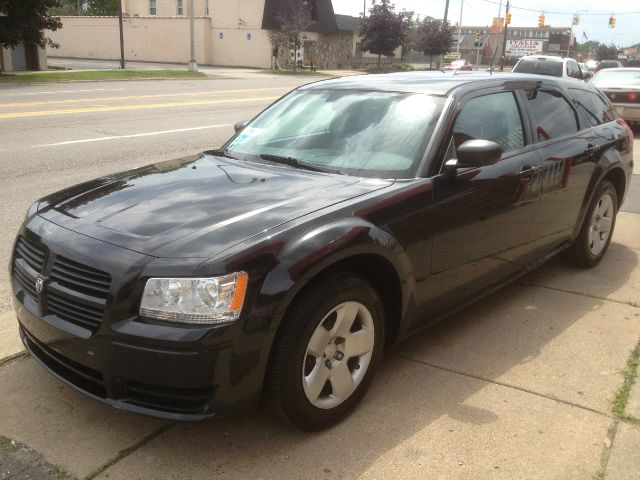 2008 Dodge Magnum Base