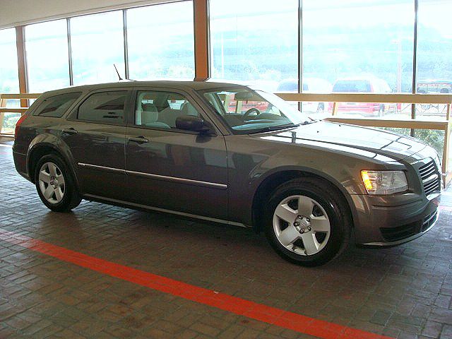 2008 Dodge Magnum Base