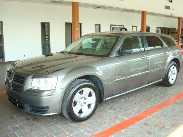 2008 Dodge Magnum Base