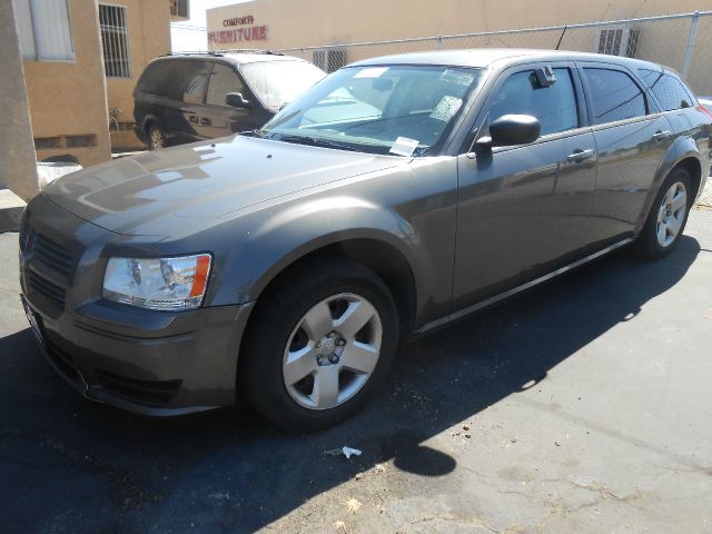 2008 Dodge Magnum Base