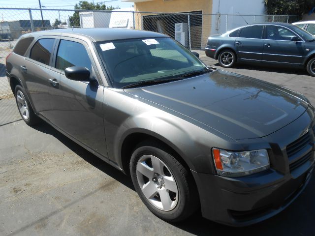 2008 Dodge Magnum Base