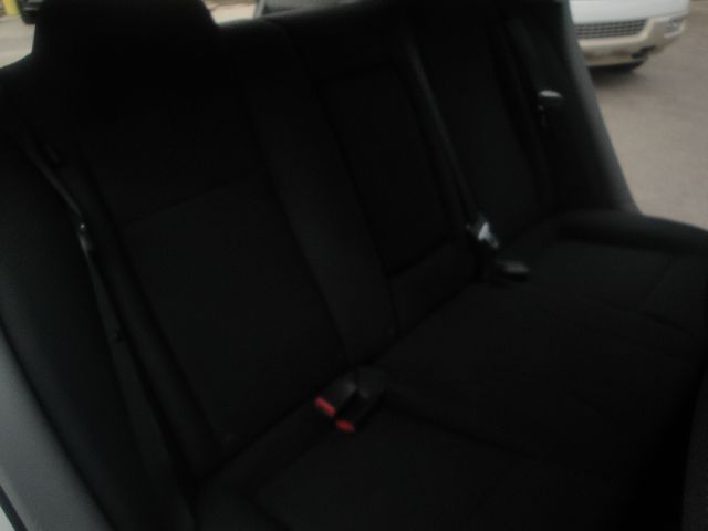 2008 Dodge Magnum Base