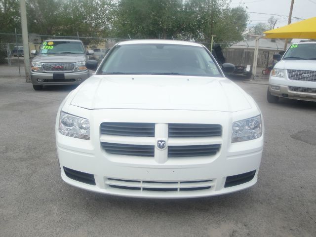 2008 Dodge Magnum Base