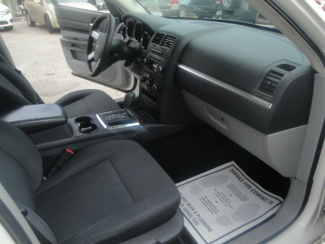 2008 Dodge Magnum Base