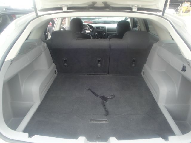 2008 Dodge Magnum Base