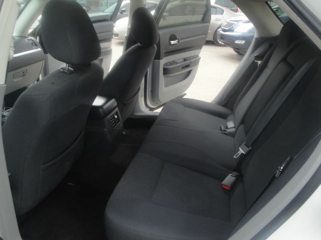 2008 Dodge Magnum Base