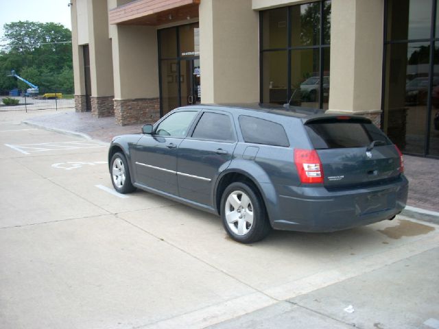 2008 Dodge Magnum S