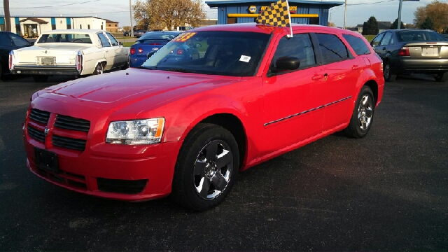 2008 Dodge Magnum Base