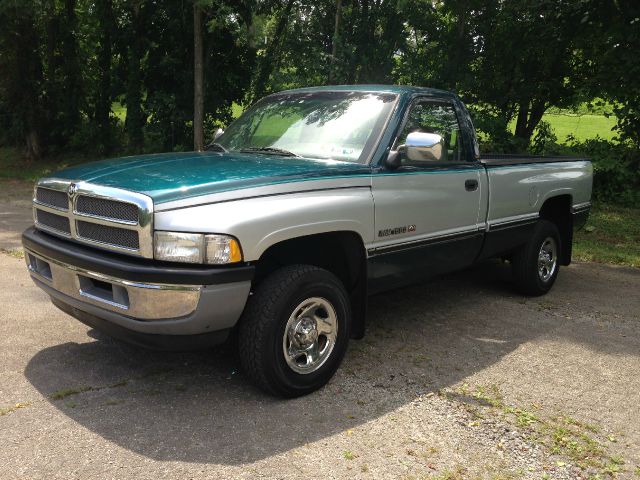 1995 Dodge Ram 1500 4dr Sdn I4 Auto LE With Sunroof