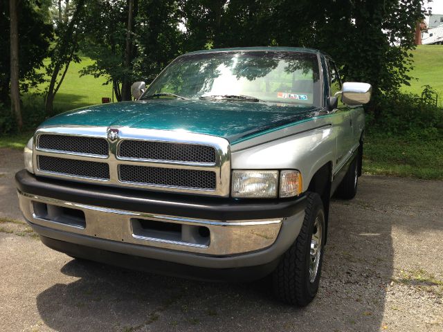 1995 Dodge Ram 1500 4dr Sdn I4 Auto LE With Sunroof