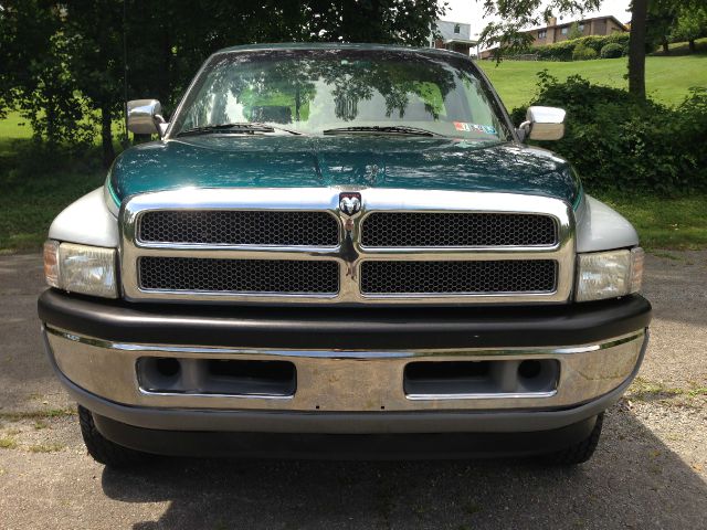 1995 Dodge Ram 1500 4dr Sdn I4 Auto LE With Sunroof