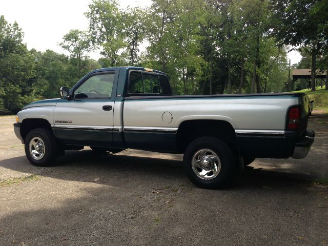 1995 Dodge Ram 1500 4dr Sdn I4 Auto LE With Sunroof