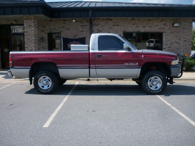 1995 Dodge Ram 1500 4dr Sdn I4 Auto LE With Sunroof