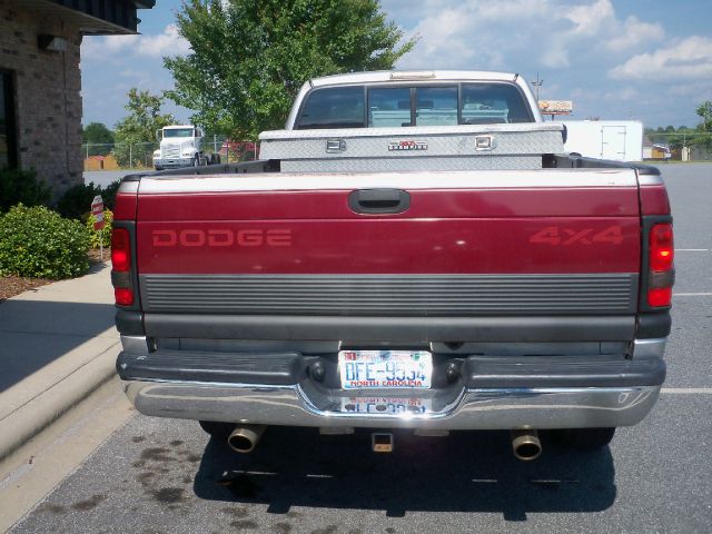 1995 Dodge Ram 1500 4dr Sdn I4 Auto LE With Sunroof