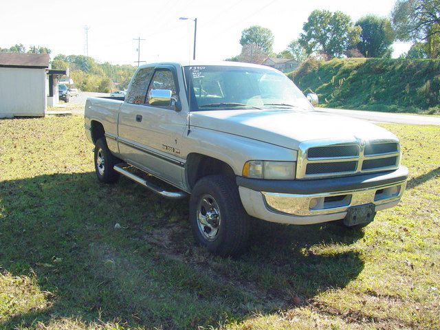 1997 Dodge Ram 1500 S AWD 3.5L V/6 5-pass