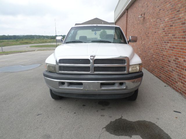 1997 Dodge Ram 1500 4dr Sdn I4 Auto LE With Sunroof