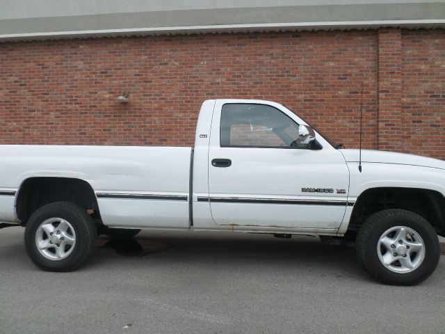 1997 Dodge Ram 1500 4dr Sdn I4 Auto LE With Sunroof