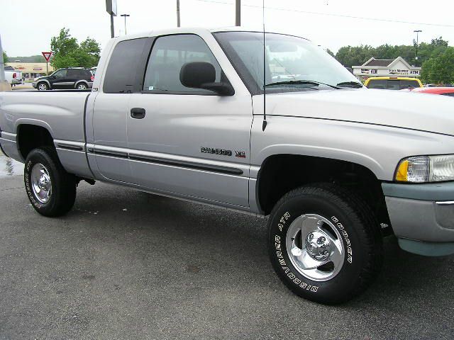 1998 Dodge Ram 1500 4dr Sdn Custom Sedan