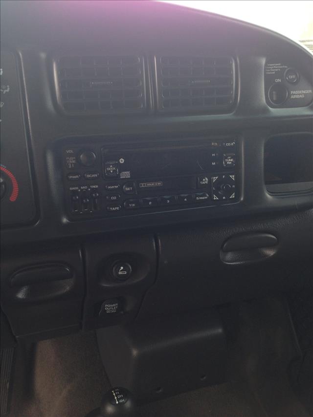 1999 Dodge Ram 1500 BOX