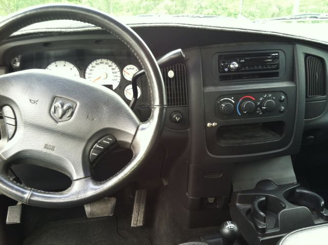 2002 Dodge Ram 1500 4X2 Extended CAB 122.9 IN