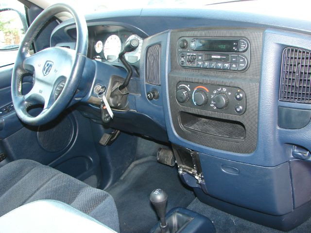 2002 Dodge Ram 1500 4X2 Extended CAB 122.9 IN